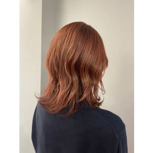 くびれミディアムウルフレイヤーカットオレンジブラウン