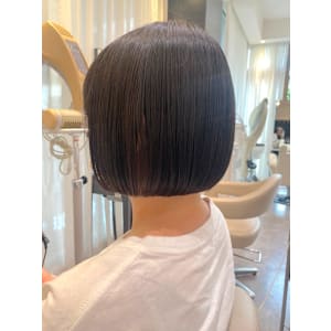 《N° blao 名古屋栄》顎下ぷつっとカットまとまるボブ