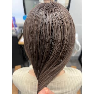 赤み消しラベンダーグレージュ艶髪ヘ