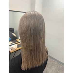 透明感カラーシルバーアッシュベージ