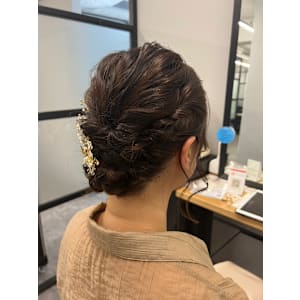 《N° blao 名古屋栄》編み込みくるりんぱアップスタイル