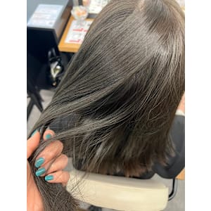 ピンクブラウン外ハネくびれミディア