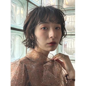 オケージョンにも♪くせ毛風カールショート