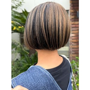 ハイライト　アンブレラカラー　ベージュ　ブラック　ボブ