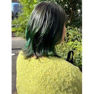グラデーションカラー　グリーン　ミディアムレイヤー　くびれ