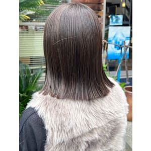 切りっぱなしミディアム　白髪ぼかしハイライト　グレージュ