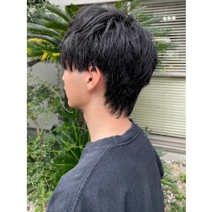 ツーブロック　ウルフ　無造作ヘア　黒髪ショート　20代30代