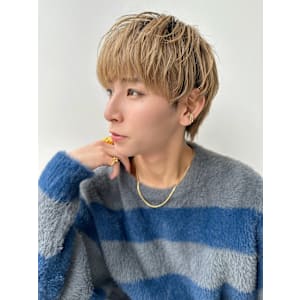 【BUZZbee】ミルクティーベージュ王道メンズスタイル