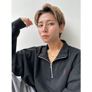 【BUZZbee】ミルクティーベージュ×アップバングヘア