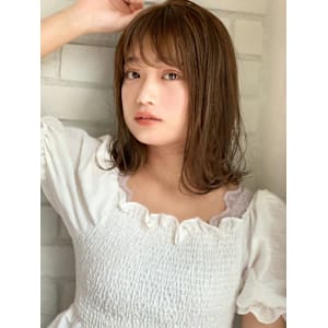 外ハネスタイル