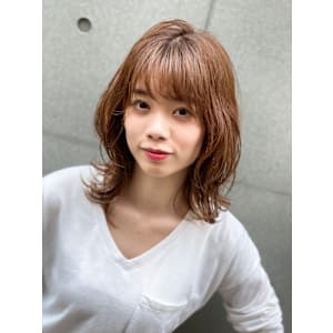 【BUZZbee】ミディアムレイヤースタイル