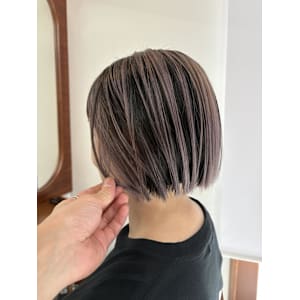 デザインカラー×ミニボブ