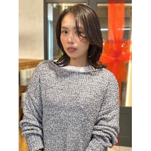 透明感カラー　外ハネミディ　くびれヘア　韓国ヘア