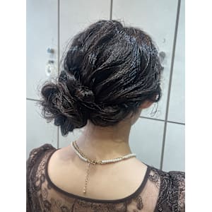 サイドアップシニヨン結婚式お呼ばれヘア×小野ふゆり