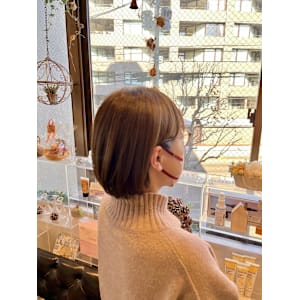 耳かけショートボブ