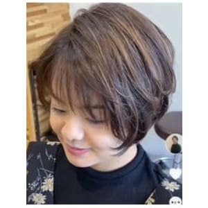 大人美人ショート！白髪ぼかしカラー！［川越駅］
