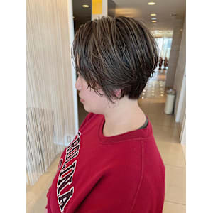 白髪ぼかしハイライト/ハンサムショート/西原晃