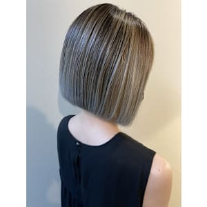 【SOURCE】グレージュバレイヤージュ