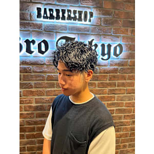 メンズショートベリーショートアップバング外国人風フェード