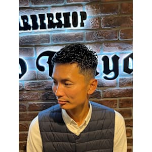 メンズショートベリーショートアップバング外国人風フェード