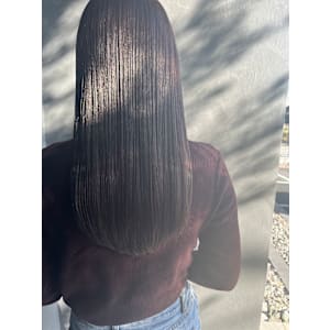 ダークベージュ