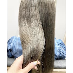 オリーブグレージュ