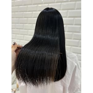 縮毛矯正でツヤツヤ真っ直ぐなヘアに＊まゆ