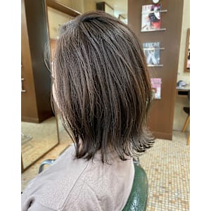 外ハネくびれミディアム