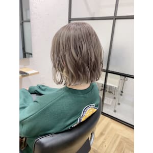 切りっぱなしボブ×ミルクティーベージュ