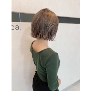 切りっぱなしボブ×オリーブグレージュ