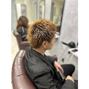 スパイキーショート - GLADGE池袋/ダブルカラー/ブリーチ【グラッジイケブクロダブルカラーブリーチ】掲載中