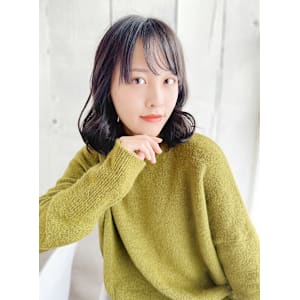 20代30代40代　黒髪ミディアムくびれレイヤー