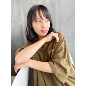 20代30代40代　黒髪ミディアムくびれレイヤー