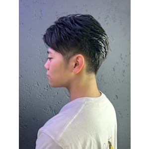 アップバンク短髪ツーブロ刈り上げ