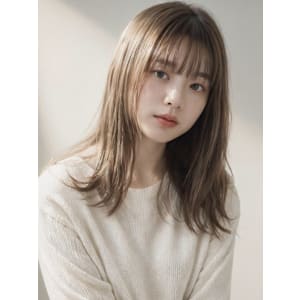 20代ナチュラルバング透け感グレージュツヤカラー