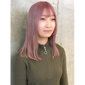ハイトーンピンクベージュ　ミディアムレイヤー　顔周りカット