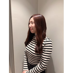 ピンクベージュで血色感アップ