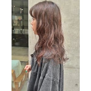 ロングパーマ大人ウェーブピンクラベンダーくすみカラー