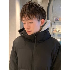 ツイストパーマ　束感　ツーブロック　20代30代　刈り上げ