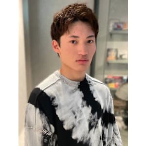 ブラウンヘア　アップバング　爽やか　20代　ツーブロック