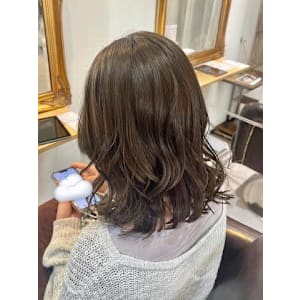 ヘアアレンジしやすいミディアムくびれカット髪質改善カラー