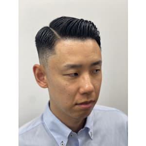 スキンフェード×サイドパート