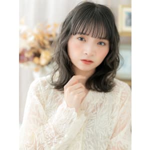 大人かわいい暗髪ミディアムレイヤーウルフ　韓国風巻き