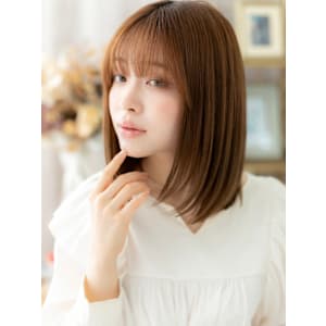 ミルクティーカラー艶髪ワンカールミディアム　細めハイライト