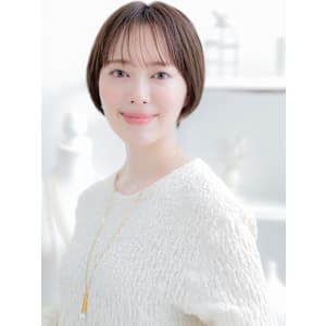 シールスルーバング前下がりミニボブショート　フェザーショート