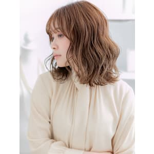 くせ毛風ウェットヘアゆるふわハイライト　マロンベージュ