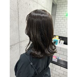 オリーブグレージュ