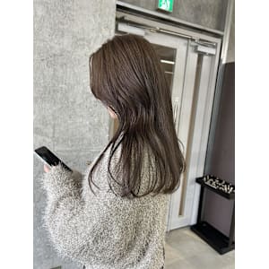 オリーブベージュ