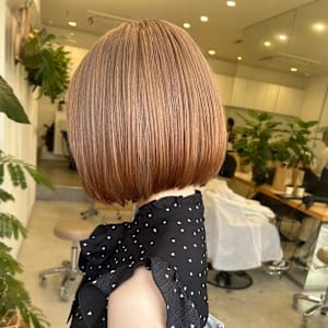 《イーズ鎌倉》ころんとした丸みの可愛いマロンベージュボブ