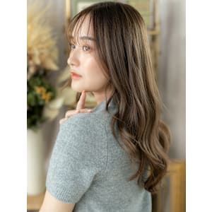 カーキグレージュ顔回りレイヤーこなれロング　韓国風巻き